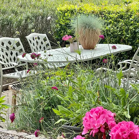 Holiday home Rose Garden *